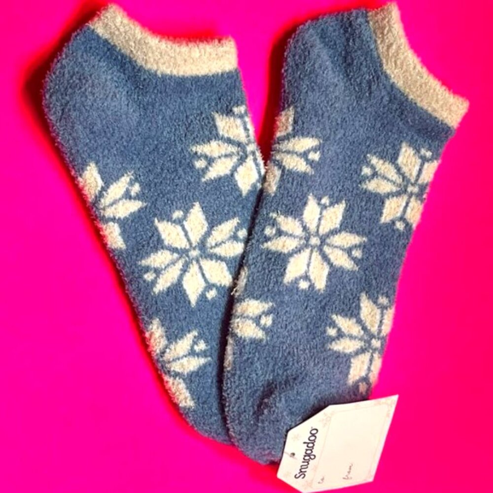 Fuzzy Snowflake Footie Slipper Socks - Picture 1 of 5
